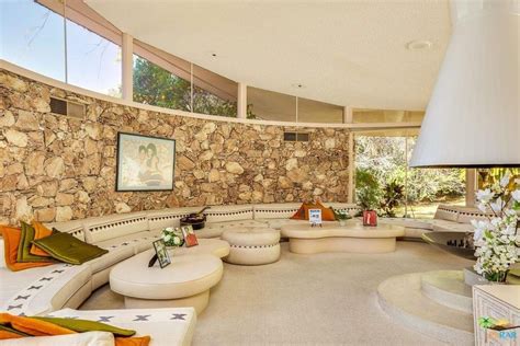 Why Elvis Presley's Palm Springs honeymoon house is impossible to sell ...