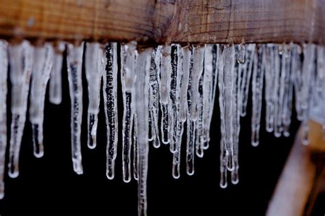 20 Beautiful Icicle Photos