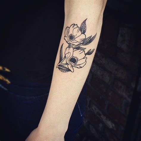 Deanna Wardin on Instagram: “Little #anemone #flower #tattoo #leaf # ...