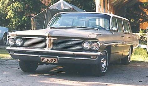 1962 Pontiac Bonneville station wagon