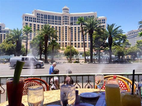 8 Best Places to People-Watch in Vegas | www.lasvegasjaunt.com