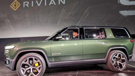 See Stunning New Rivian R1S Electric SUV Images