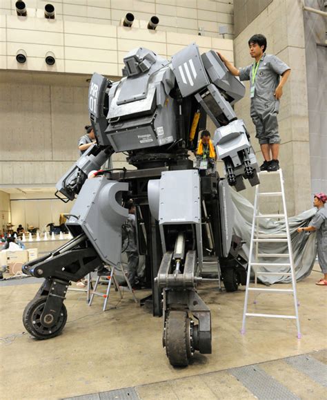 Rideable iPhone Controlled KURATAS Battle Robot Revealed in Tokyo