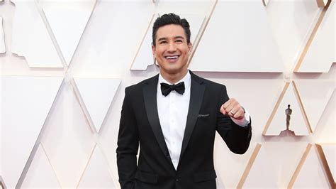 'Saved By the Bell' reboot trailer: Mario Lopez returns to Bayside