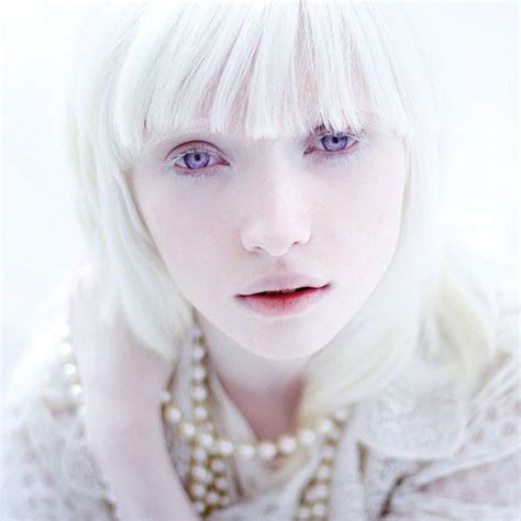 ariedad Modelo Albino, Grey Eyeshadow, Black Eyeliner, Beautiful Eyes ...