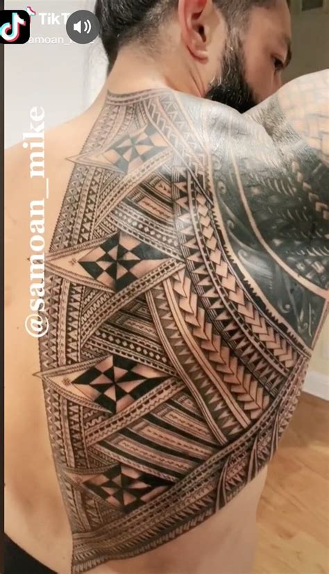 Roman Reigns Shows Off New Back Tattoo