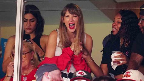 Taylor Swift celebrates Travis Kelce’s touchdown at Chiefs game – NBC Bay Area