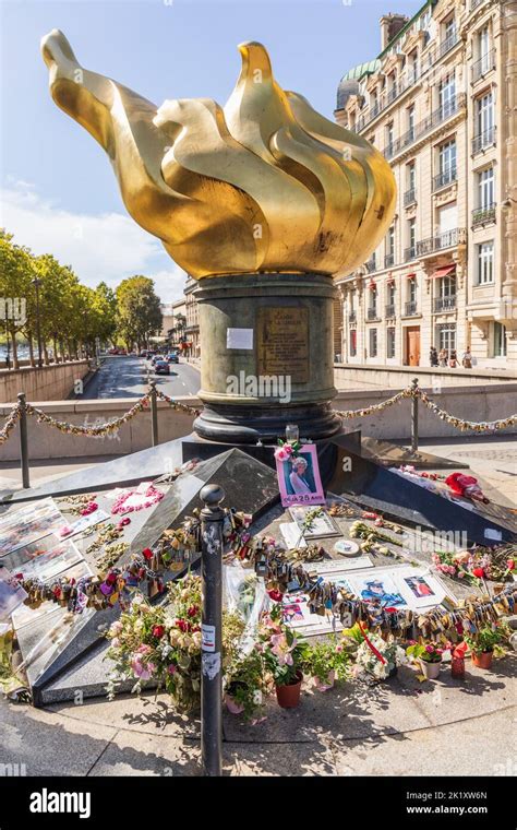 The Flame of Liberty / Flame of Freedom an unofficial memorial to Princess Diana, Place de l ...