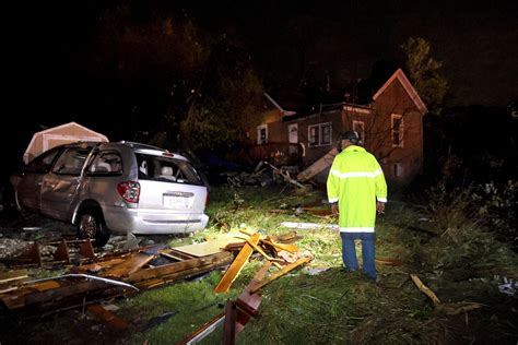 Tornadoes hit Missouri with severe storm threat shifting to Mid ...