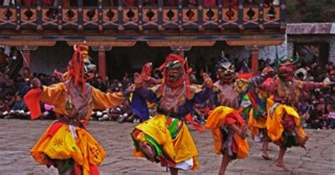 Bhutan Festivals - Holidays to Bhutan with Festivals | Mountain Kingdoms