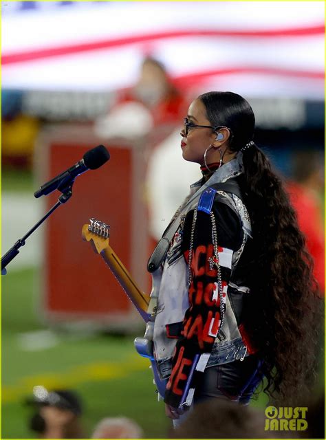 H.E.R. Sings 'America the Beautiful' at Super Bowl 2021 - Watch Video ...