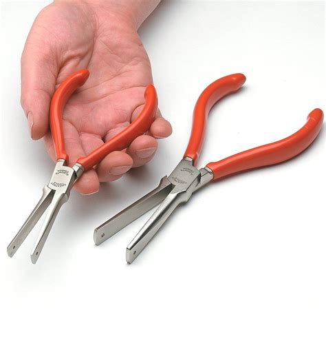 Duck-Bill Pliers - Lee Valley Tools