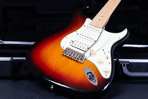 2009 Fender American Deluxe Stratocaster – Sunburst – GuitarPoint