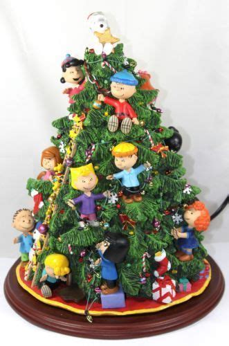 peanuts Christmas tree | Peanuts christmas tree, Charlie brown christmas decorations, Charlie ...