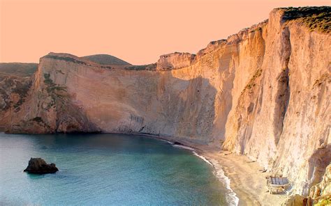 Chiaia di Luna beach, Ponza, Italy Wallpaper | Beaches in the world, Most beautiful beaches ...