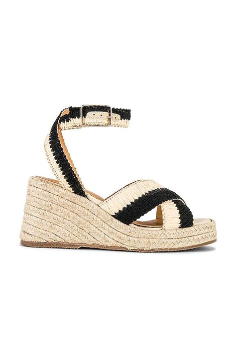 30 Walking Sandals You Can Go Miles In | Who What Wear