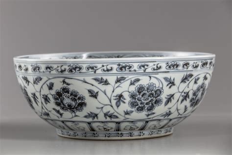 A large Chinese porcelain bowl | OAA