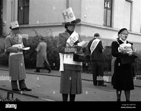 The labor party the left outside an polling station photo hi-res stock ...