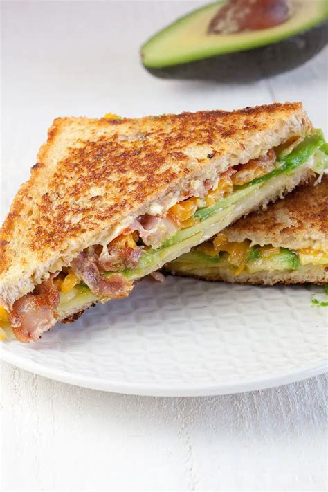 Grilled avocado sandwich | Ohmydish