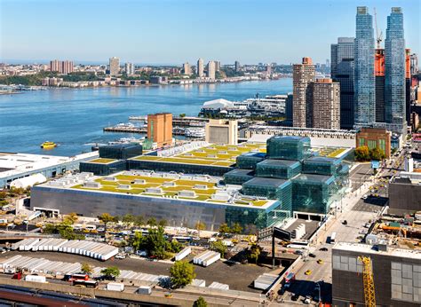 Javits Center will soon be home to city's largest rooftop solar array | Crain's New York Business