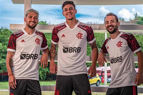 Flamengo e patrocinador anunciam novidade com direito a promoção no lançamento do novo uniforme ...