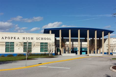 Photo of overcrowded hallway at Apopka High School triggers response ...