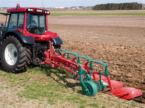 AB and AD Mounted Conventional Ploughs | Clarke Machinery