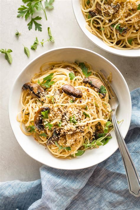 Spaghetti with Mushrooms, Oregano, and Garlicky Breadcrumbs - Nourish ...