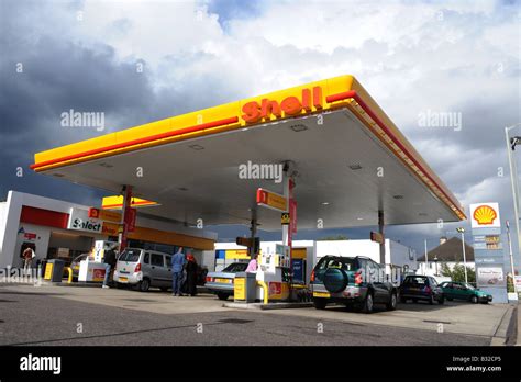 Shell Petrol Station UK Stock Photo, Royalty Free Image: 19108269 - Alamy