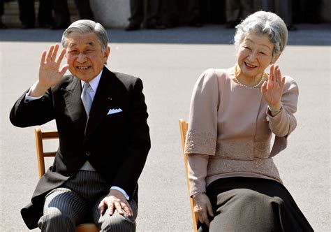 Japan Cabinet Approves Special Bill to Allow Emperor Akihito's Historical Abdication - Newsweek