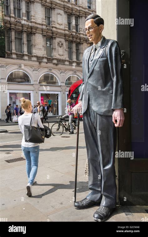 Model of Robert Wadlow (world's tallest man) outside Ripley's Stock ...