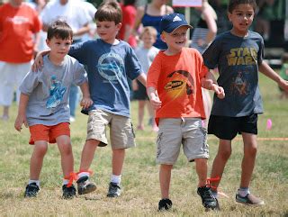 Canoe Run Field Day 2010: kids' three legged race