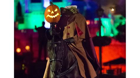 Behind the Scenes: Disneyland Resort Horses Train to Ride with Headless Horseman During Mickey’s ...