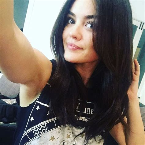 Lucy Hale selfie Pretty Little Liars Actresses, Pretty Little Liars Aria, Winter Hairstyles, Bob ...