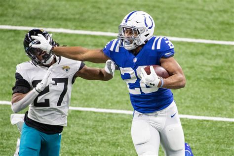 Former Wisconsin RB Jonathan Taylor ends rookie season with Colts with ...