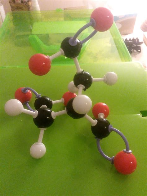 Molecule model building set 分子結構模型, 玩具 & 遊戲類, 玩具 - Carousell