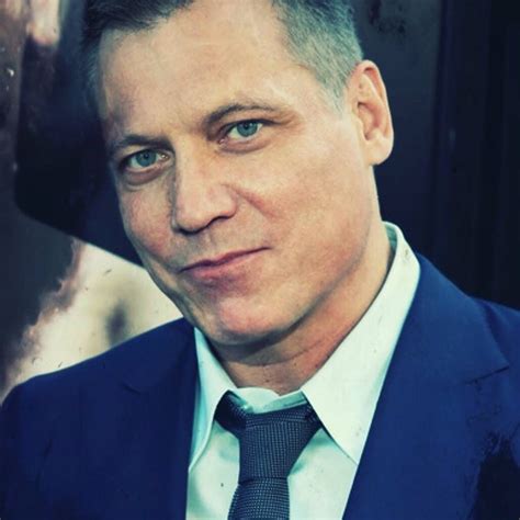 Exploring Dark Places with Mindhunter’s Holt McCallany | Dapper Confidential