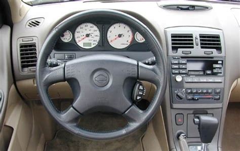 2000 Nissan Maxima Pictures - 10 Photos | Edmunds