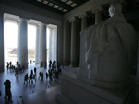 Lincoln Memorial Vandalized: What Happened And When Will It Reopen ...