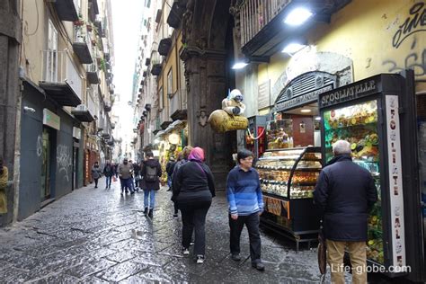 Spaccanapoli street, Naples - which is not on the maps