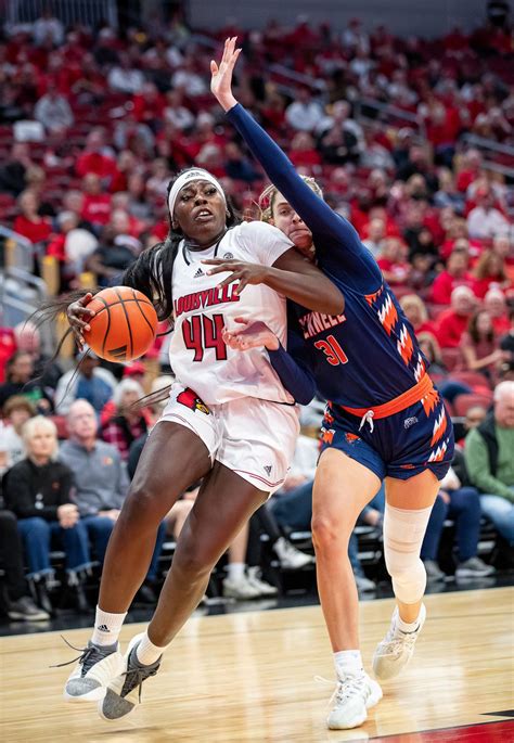 Louisville women's basketball, off to 4-0 start this season, remains 15th in coaches poll ...