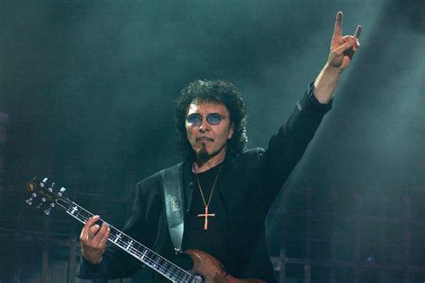 Iommi Reacts to Playing 'Black Sabbath' Tritone for First Time