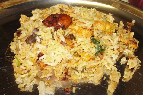 GayathriRaj - Heaven on a Spoon!!!: Simple Prawn Biryani Authentic Andhra Style