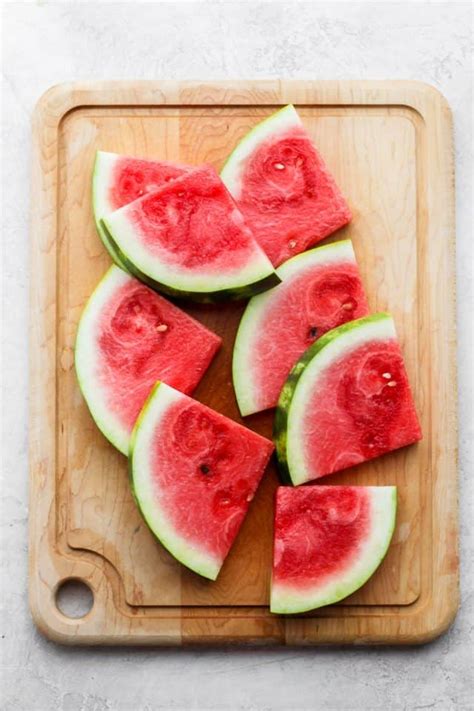 How to Cut a Watermelon [Step-by-Step Tutorial} | FeelGoodFoodie