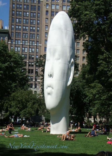 New York Excitement: Giant Head Sculpture "Echo" at Madison Square Park