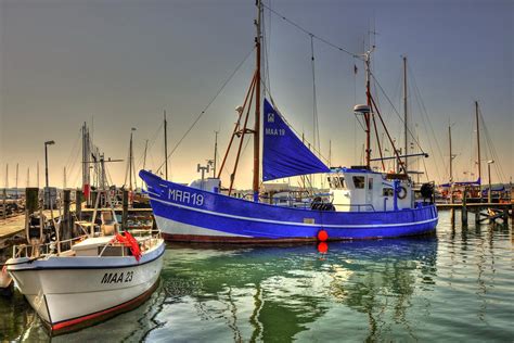 Blue Sailboat Wallpaper - WallpaperSafari