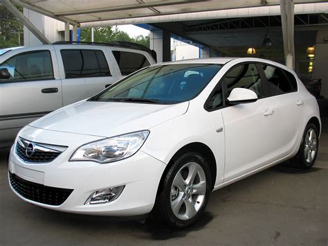 File:Opel Astra 1.6T Enjoy 2013 (9448390614).jpg - Wikimedia Commons