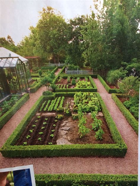 Small Vegetable Garden Layout Examples - gardenbz