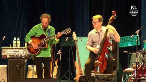 Lee Ritenour Live at the KL Interntional Jazz Festival 2013 - A Little Bumpin' - YouTube