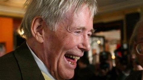 Peter O'Toole, Lawrence of Arabia star, dies aged 81 - BBC News